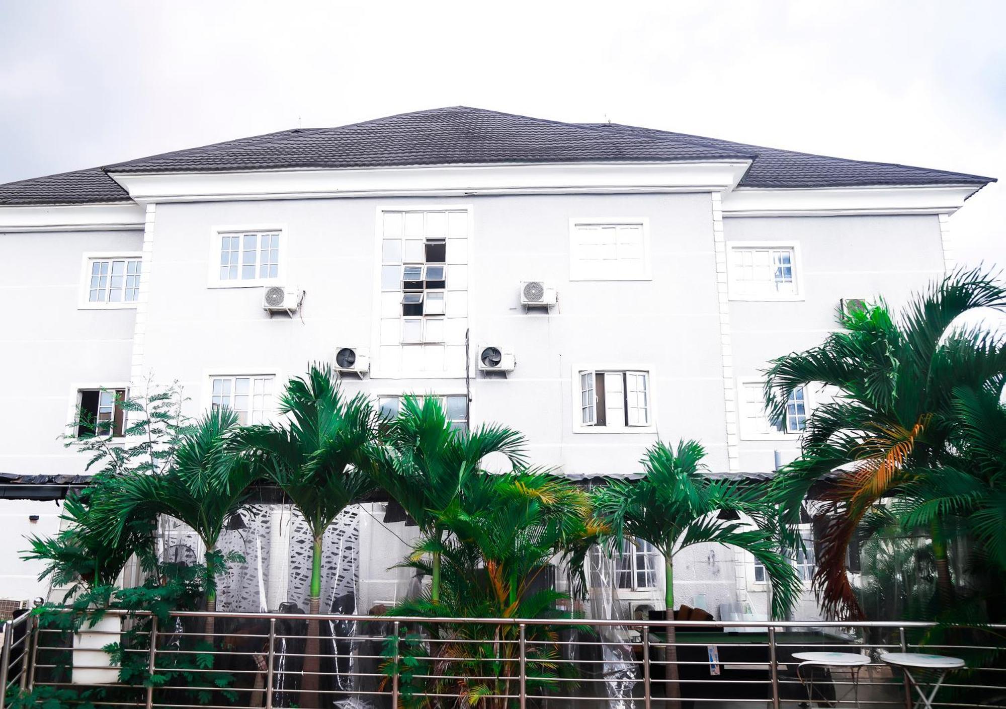 Western Dreams Hotel Abuja Buitenkant foto