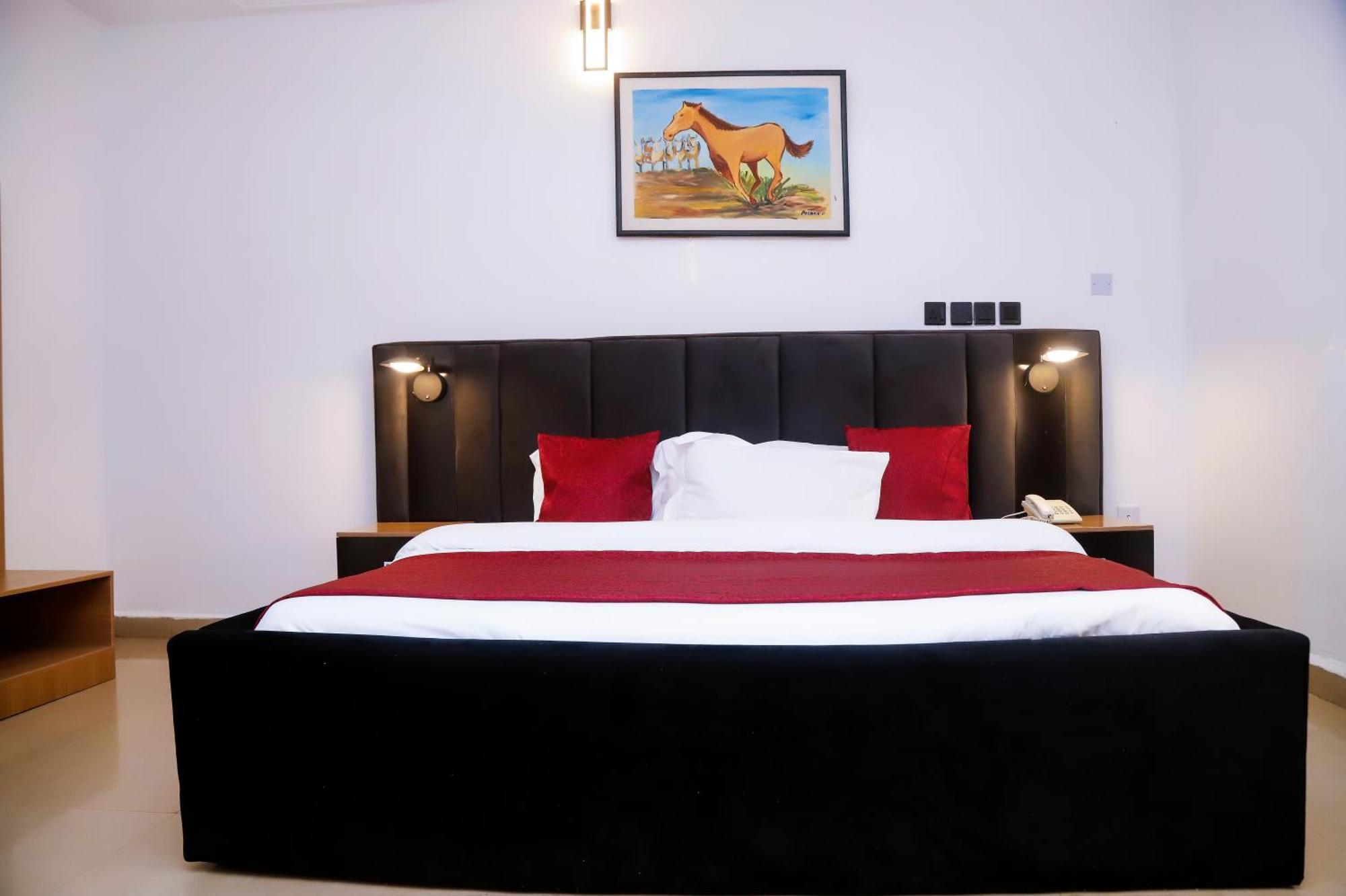 Western Dreams Hotel Abuja Buitenkant foto