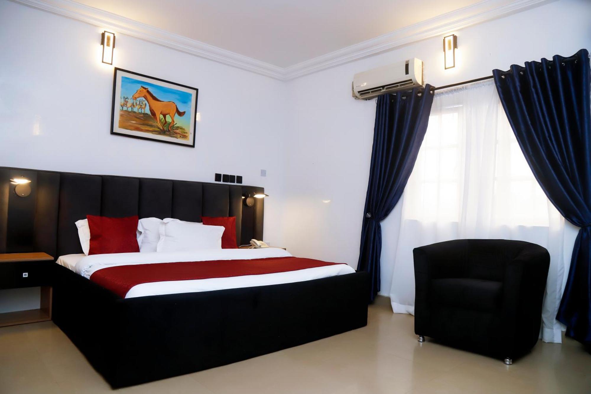 Western Dreams Hotel Abuja Buitenkant foto