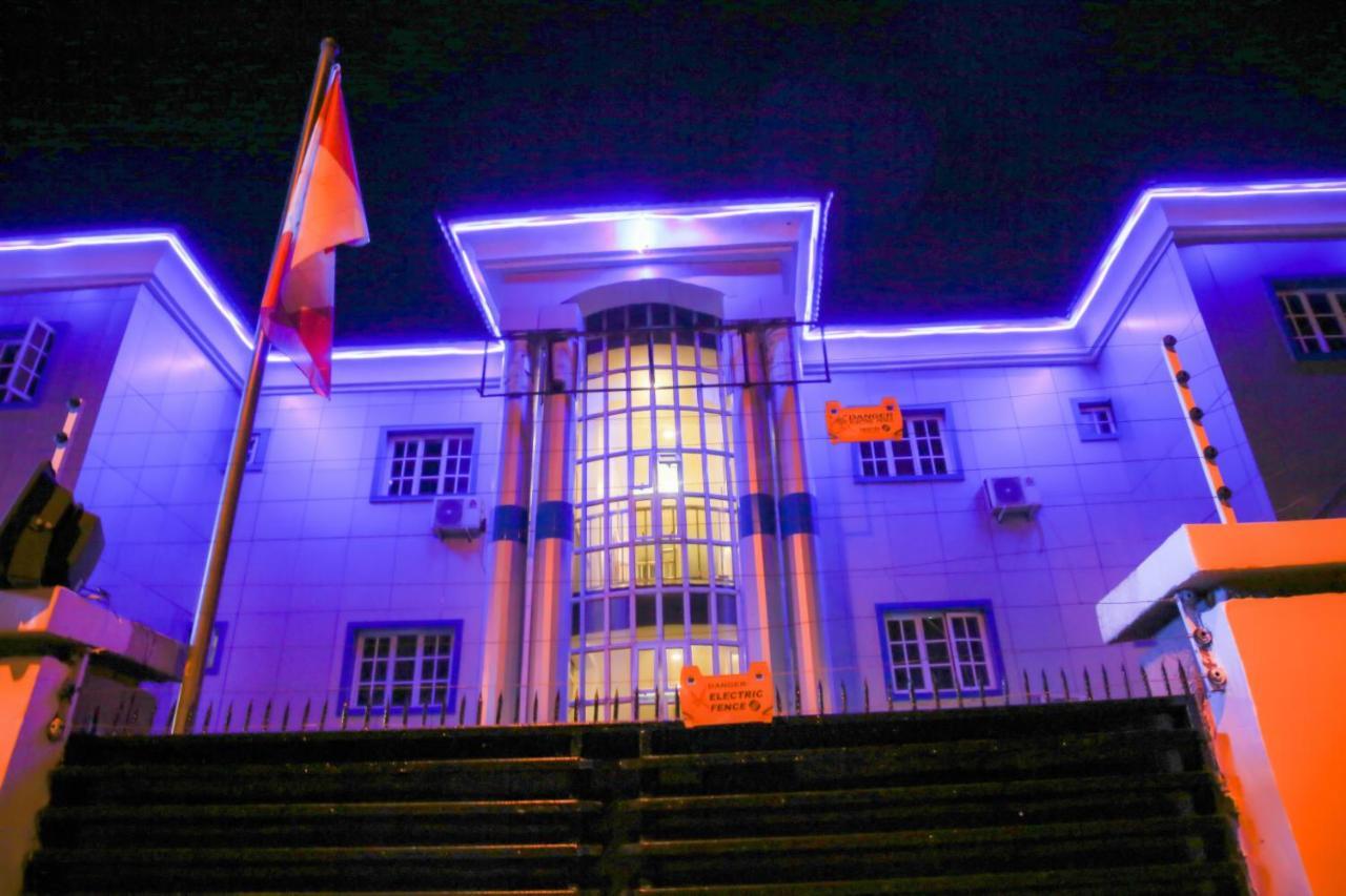 Western Dreams Hotel Abuja Buitenkant foto