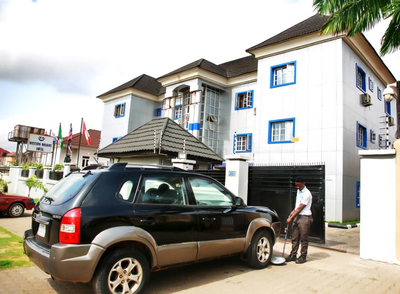 Western Dreams Hotel Abuja Buitenkant foto
